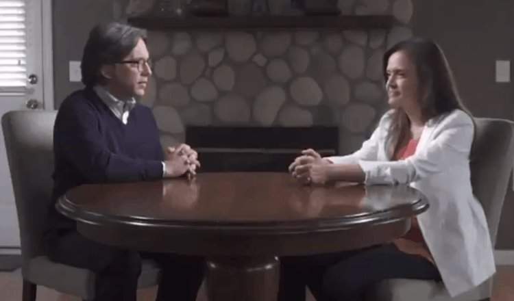 Difunden video de Clara Luz Flores, candidata de Morena en NL, con Keith Raniere, líder de NXIVM