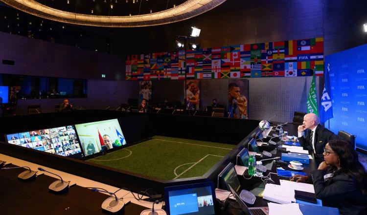 FIFA inhabilita a Joseph Blatter por casi siete años más