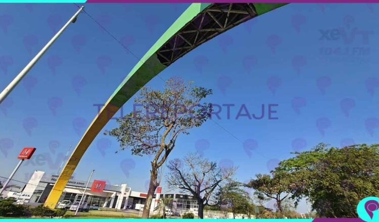 Demolerán arco del Parque Tabasco, estructura presenta serios daños