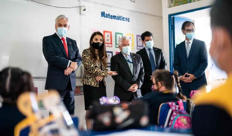 Chile vacuna a sus profesores y regresa a clases presenciales