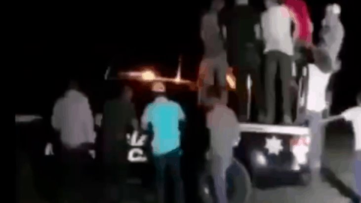 En Michoacán utilizan patrullas de la policía de Yurécuaro para fiestas y arrancones