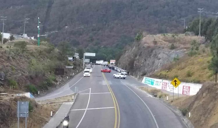 En demanda de obra pública, ciudadanos bloquean carreteras de acceso a San Cristóbal de Las Casas, Chiapas
