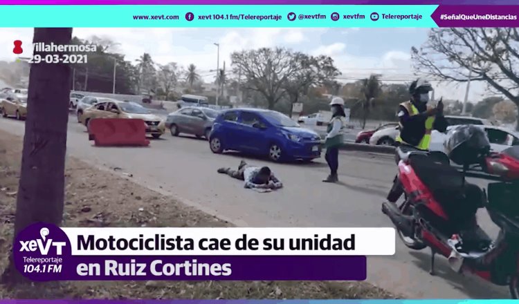 Hospitalizan a motociclista accidentado... en Ruiz Cortines