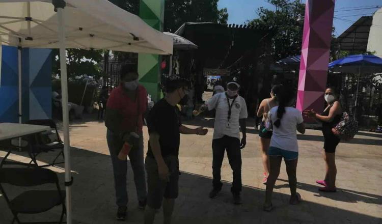 Entrega Gobierno de Guerrero cubrebocas y gel antibacterial a turistas para permitir entrada a centros turísticos