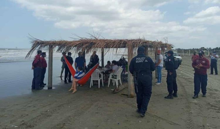 Dispersa SSPC aglomeración de personas en balnearios de Miramar, Pico de Oro y Playa Azul en Centla