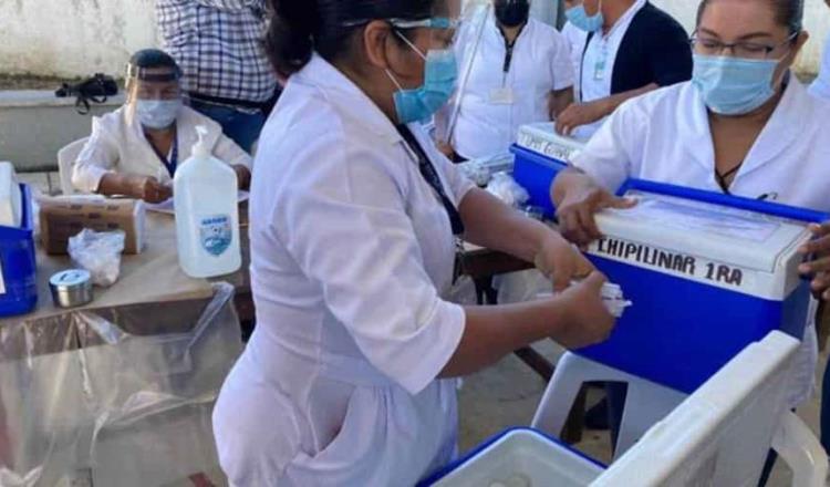 Aplican en Tacotalpa vacuna anticovid de Cansino