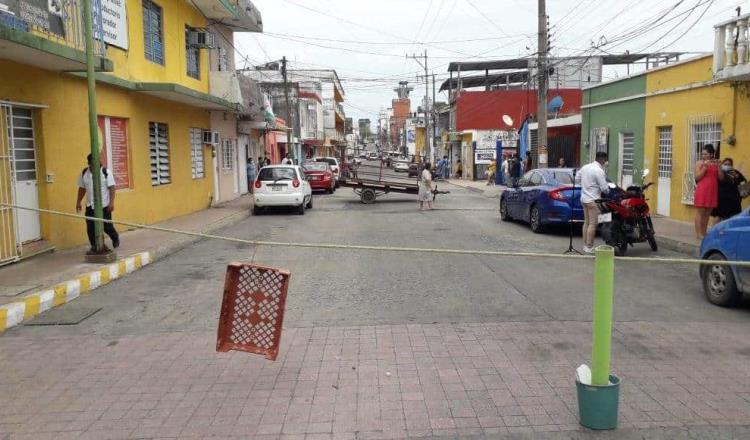 Por falta de energía eléctrica, cierran calle Allende en Villahermosa