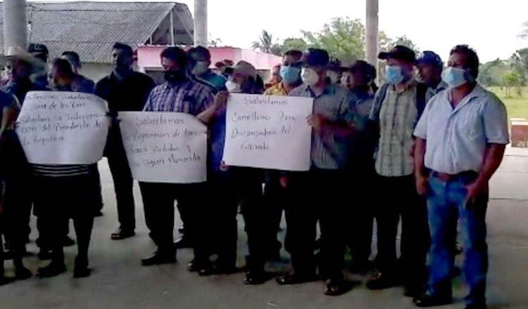 Protestan ganaderos “de los ríos” en carretera Frontera a Jonuta