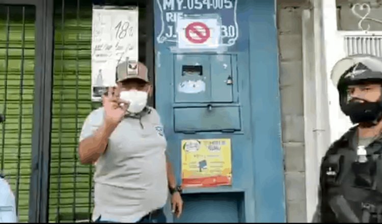Alcalde en Venezuela marca casas de pacientes con Covid y advierte con recortar apoyos sociales si rompen cuarentena