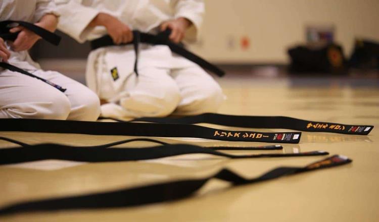 Entrenador de Karate japonés renuncia tras acusaciones de violencia verbal