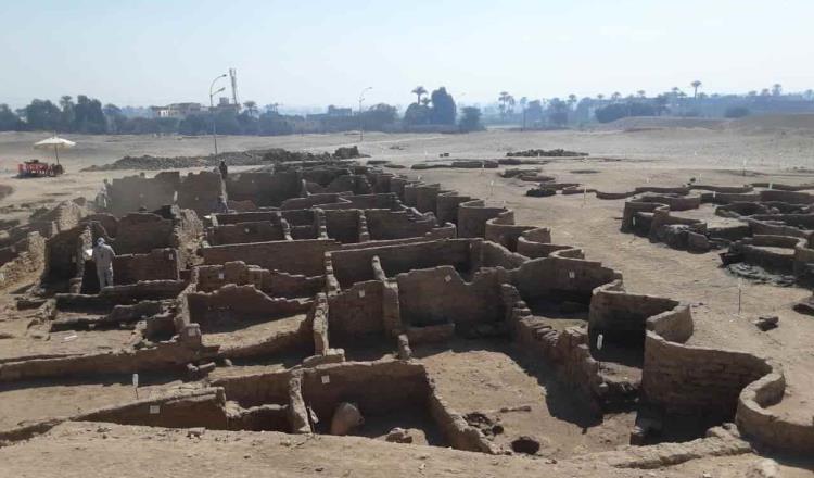 Descubren en Egipto ciudad perdida de más de 3 mil años de antigüedad