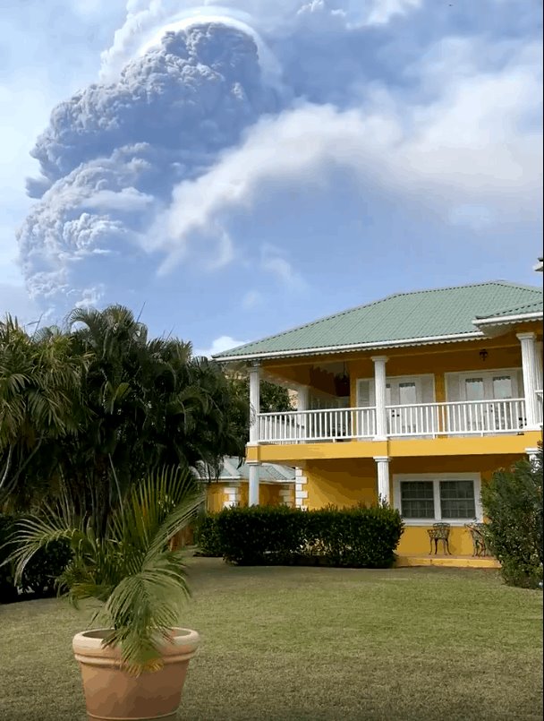 Continúan las evacuaciones en la isla de San Vicente, tras erupción del volcán La Soufrière 