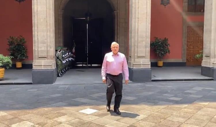 Regresa AMLO a Palacio Nacional tras gira por Puebla