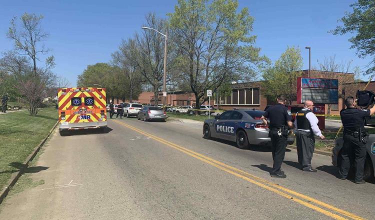 Tiroteo en secundaria de Knoxville, Tennessee deja un muerto y un herido