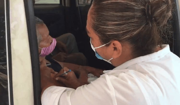Arranca sin contratiempos aplicación de segunda dosis a adultos mayores en Villahermosa