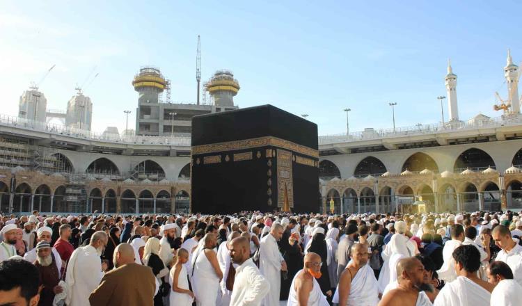 Con comprobante de vacuna contra el covid y cubrebocas ingresan musulmanes a La Meca en primer día del Ramadán