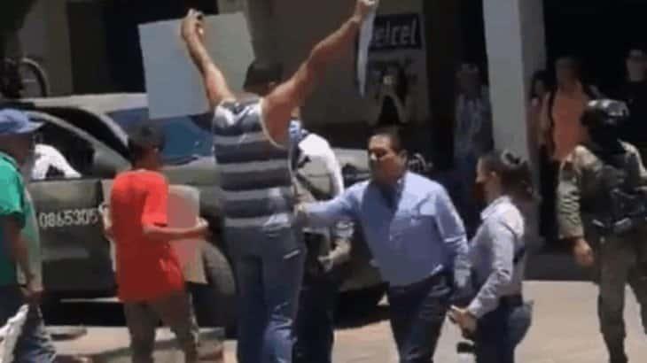 “Temo por mi vida”, dice maestro agredido por el gobernador de Michoacán