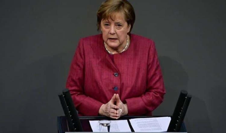 Recibe Angela Merkel primera dosis contra el Covid-19 de AstraZeneca