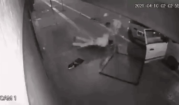 Ladrón cae desde un piso superior mientras robaba objetos de un inmueble... en Colombia