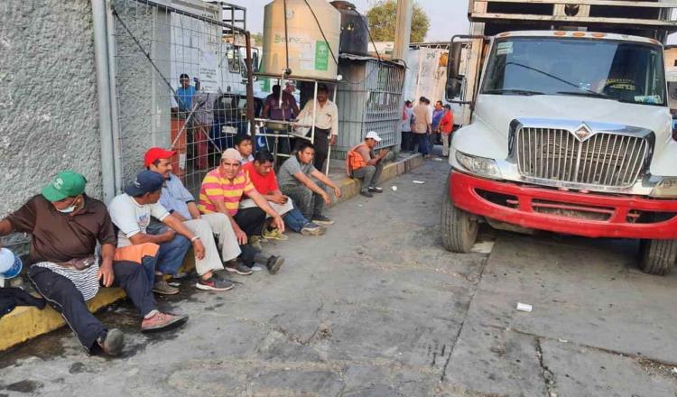 Paralizan servicio de recolección de basura, trabajadores protestan por irregularidades