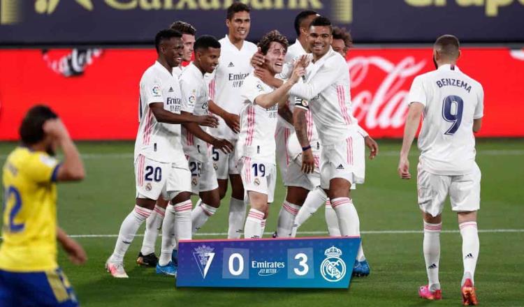 Real Madrid sigue vivo por La Liga; golea al Cádiz y espera resultados