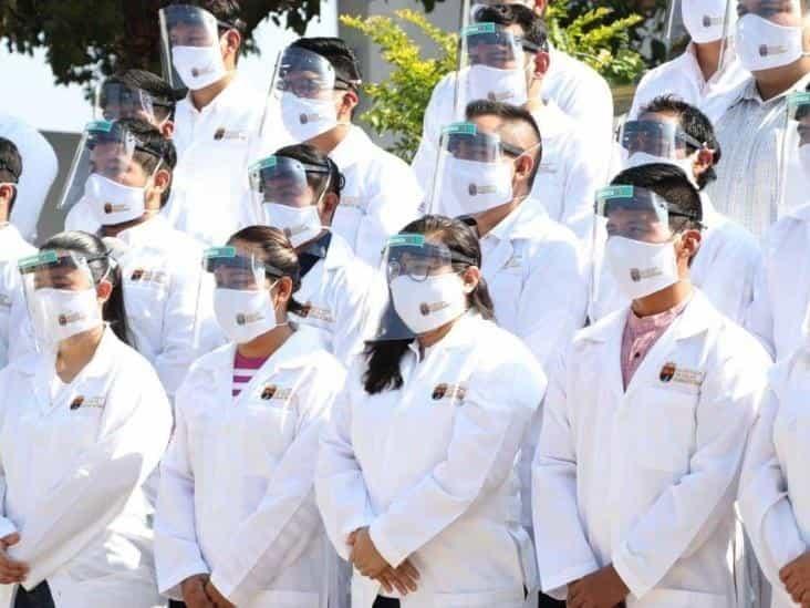 No se despedirán a trabajadores del sector salud que fueron contratados para atender la pandemia: AMLO