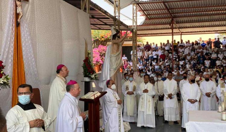 No vengo a desafiar a nadie dice nuncio apostólico al celebrar misa en Aguililla; asegura que la violencia es por el abandono del estado