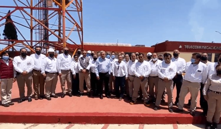 Visita AMLO refinería de Cadereyta; reitera compromiso de rescatar a Pemex