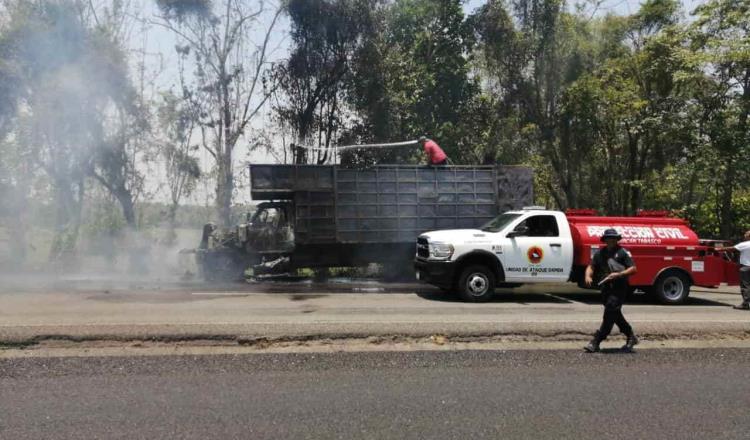 Se incendia unidad pesada en la vía Comalcalco-Cunduacán
