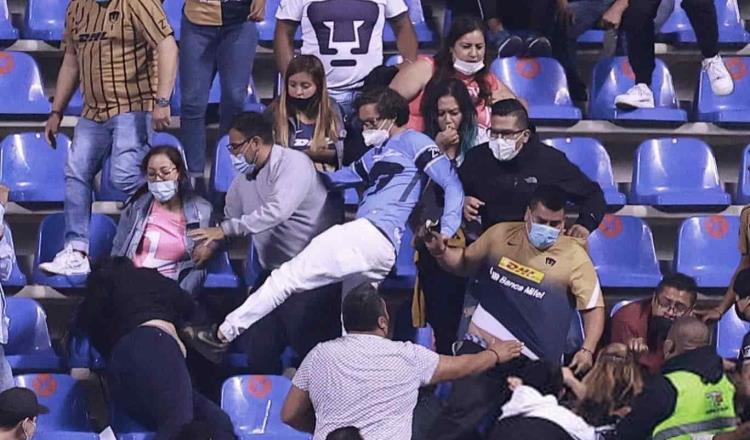 Identifican a aficionado de Pumas que pateó a mujer en el Estadio Cuauhtémoc, dicen que es de Morena