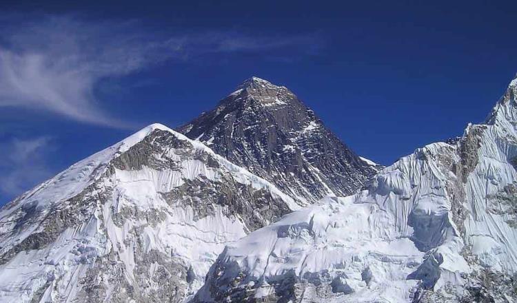 Hielo de 2 mil años del Everest se ha reducido 80 veces más rápido de lo que se formó