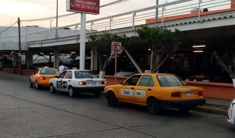 Hasta 40 quejas por taxis que aumentan tarifas y dan servicio colectivo recibe Semovi al día