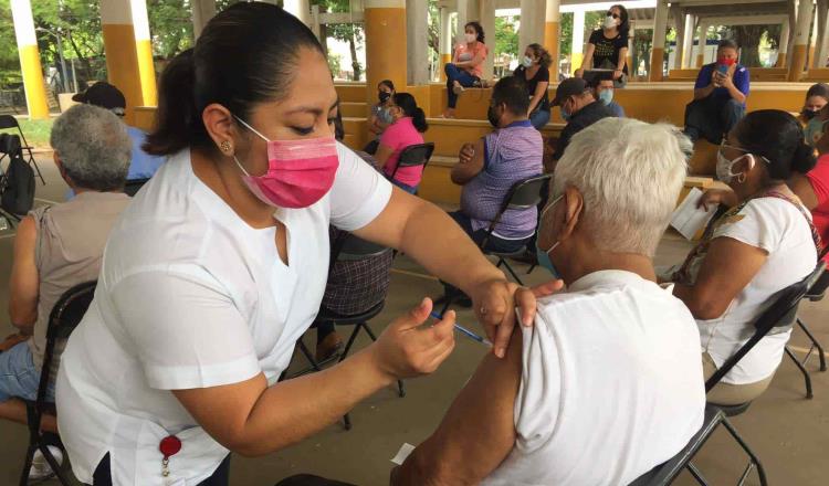 Centro, Cunduacán y Zapata continúan hoy lunes con segunda dosis anticovid a adultos mayores