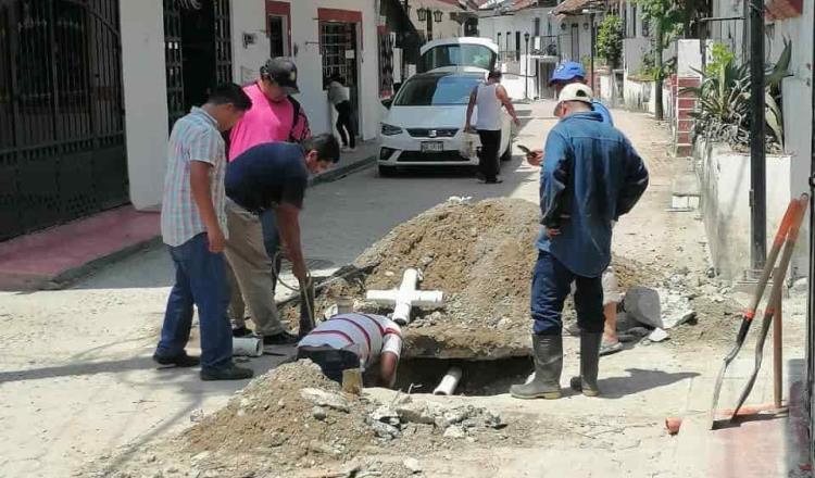 Reparan “mega hueco” en calle que lleva al Centro Histórico de Tapijulapa que afectaba a turistas