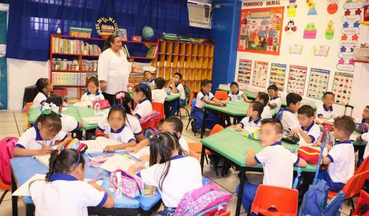 Gobierno de México planea regreso a clases presenciales a mediados de mayo tras concluir vacunación a maestros