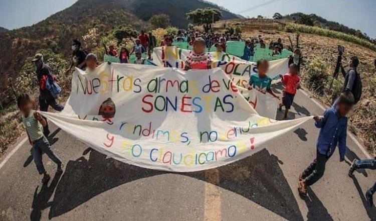 Niños cambian armas por juguetes y salen a las calles de Guerrero