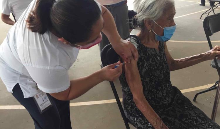 Concluye vacunación de segunda dosis a adultos mayores en Cunduacán