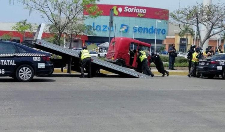 Detienen a Pochimóvil en Periférico de Villahermosa por conducir en sentido contrario