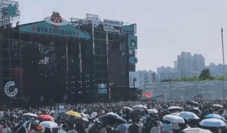 Sin cubrebocas celebran festival de música con miles de asistentes en Wuhan, China 