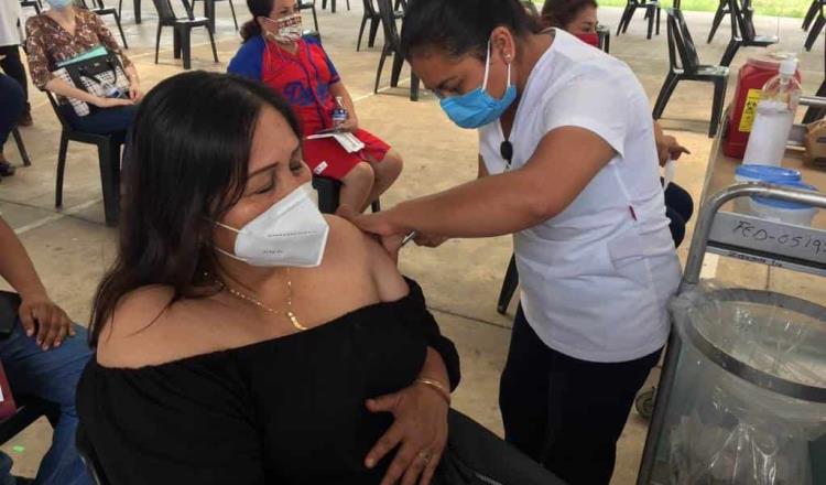 Cerca de 4 mil 650 trabajadores de la UJAT fueron vacunados contra el COVID-19, informa rector