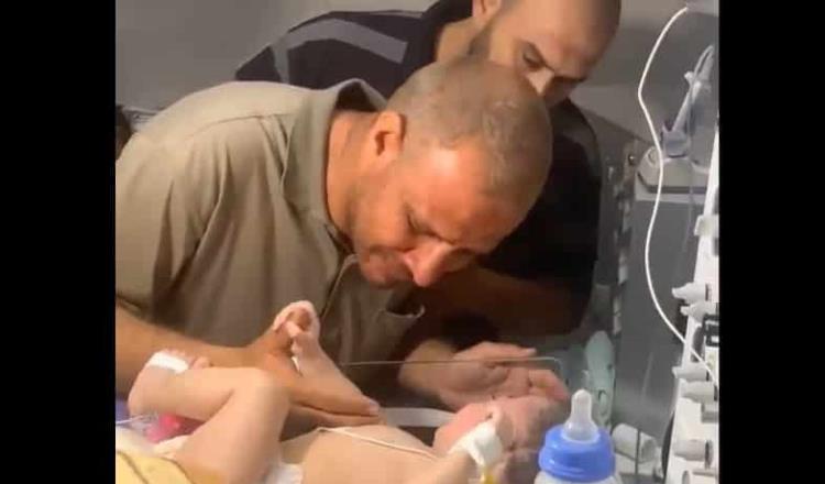 Bebé sobrevive a bombardeo en Gaza; su madre y tres hermanos mayores fallecen