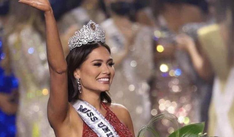 Felicita AMLO a Andrea Meza tras coronarse Miss Universo 2021