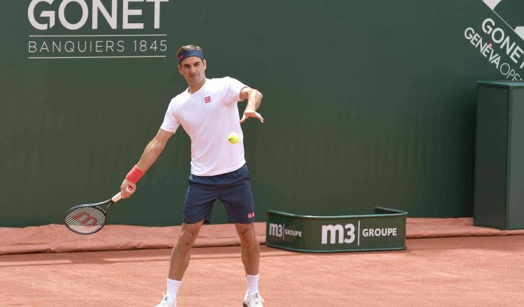 Federer cae en su regreso a la arcilla ante Andújar