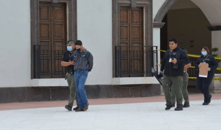 Detienen a alcalde interino en Nuevo León por presuntos delitos electorales