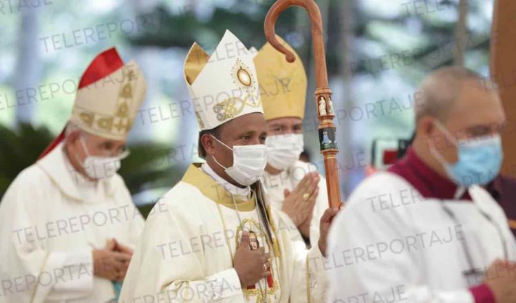 Monseñor Roberto Madrigal ya es Obispo de Tuxpan; su Casulla tiene grabado al Señor de Tabasco