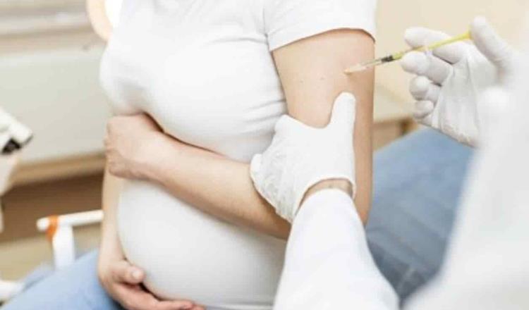 Por error, aplican dos vacunas anticovid a mujer embarazada en Tamaulipas