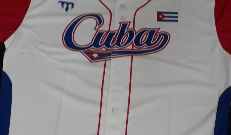 César Prieto abandona la selección de Cuba apenas llega a EE. UU.