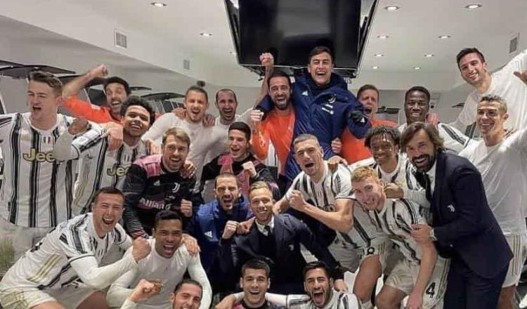 Gracias, maestro, le dice Cristiano Ronaldo a Pirlo, tras su salida como director técnico de la Juventus