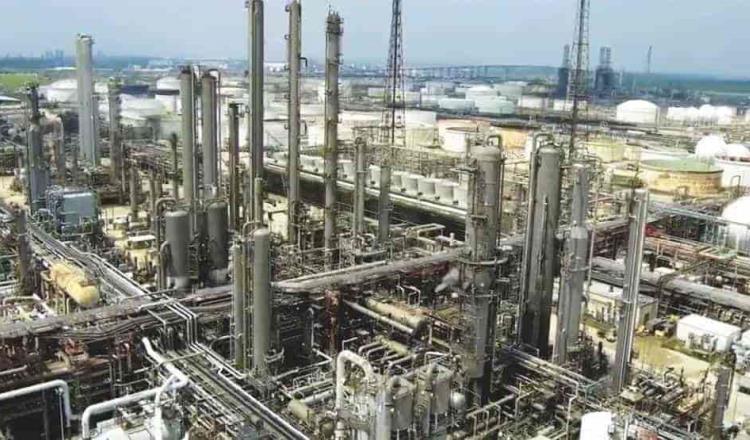 Gobierno despilfarró más de mil 500 mdd en compra de refinería Deer Park, acusa PAN en San Lázaro