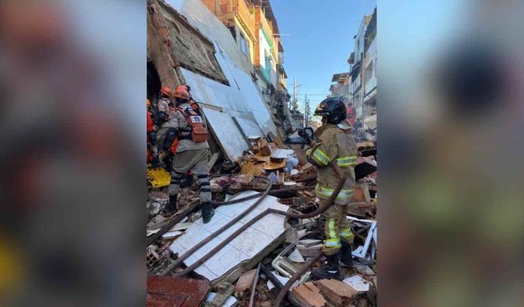 Muere niña y su padre en desplome de edificio de Río de Janeiro